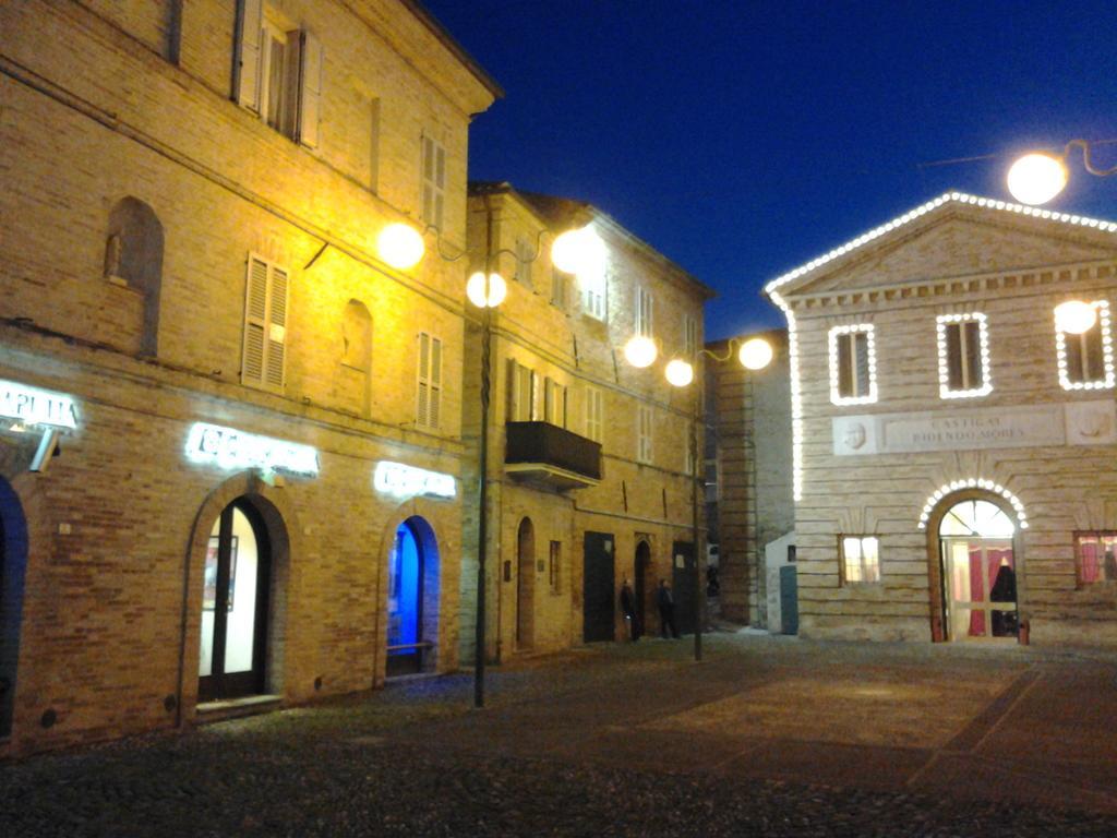 Apartment Largo Del Teatro Porto San Giorgio Bagian luar foto